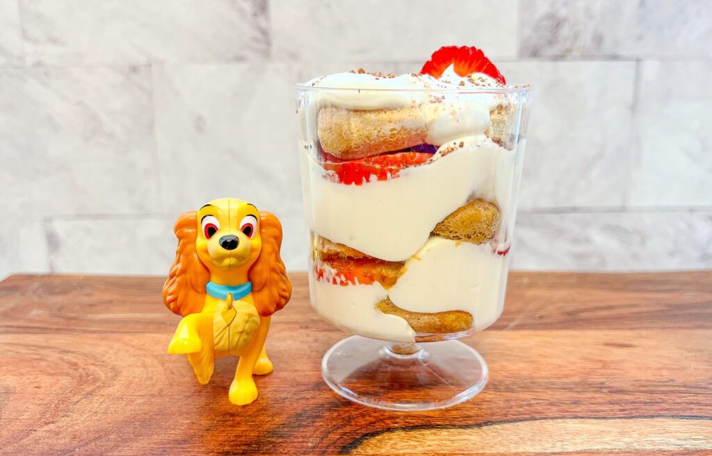 Tiramisu de fresa inspirado en la dama y el vagabundo