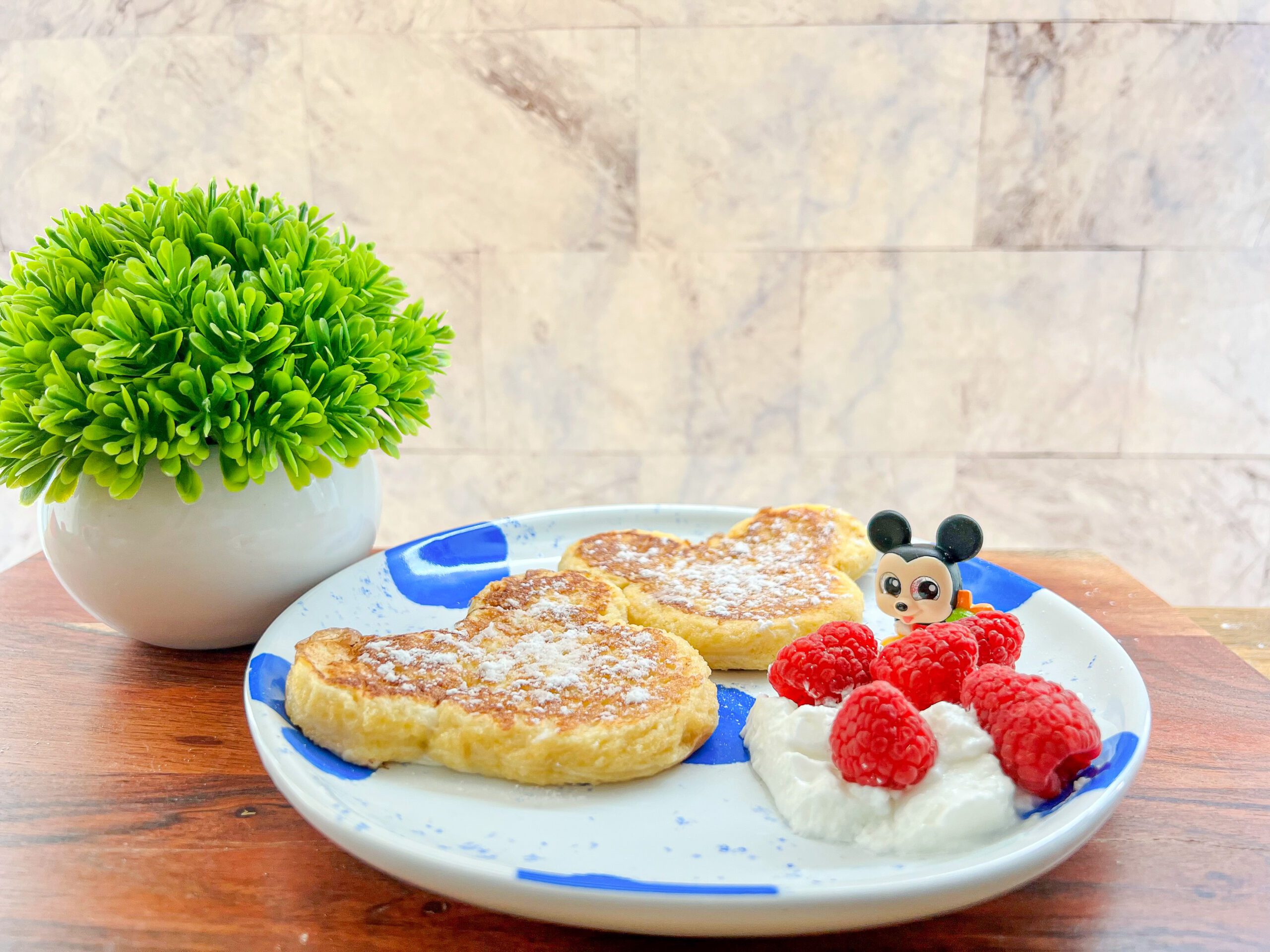Pan francés con forma de Mickey Mouse.