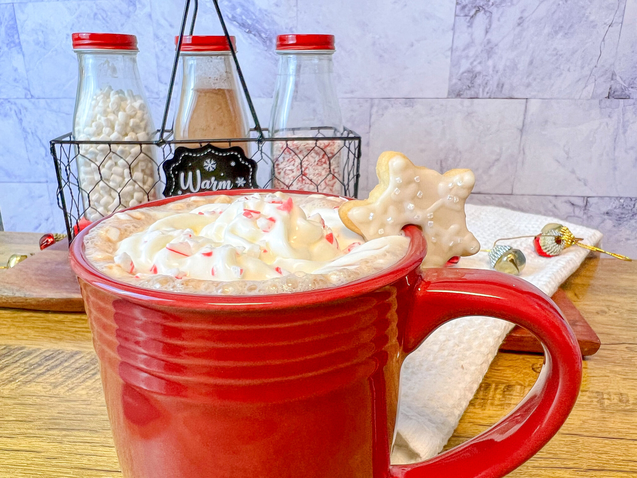 La imagen muestra una taza de cocoa caliente, parte de la sección de recetas naviñas