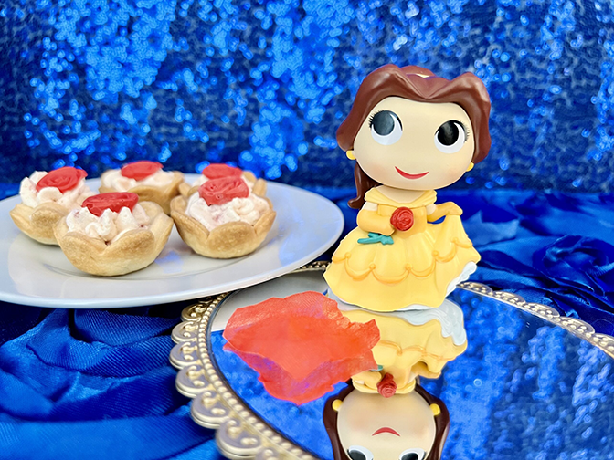 Bella con tartaletas rellenas de fresa