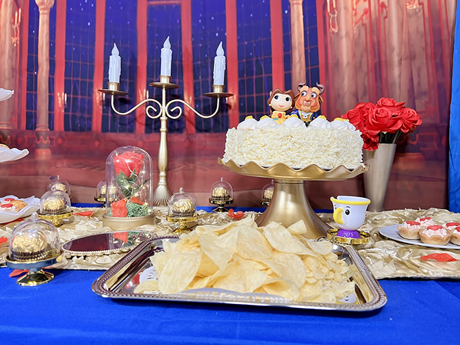 Mesa de postres de la Bella y la Bestia