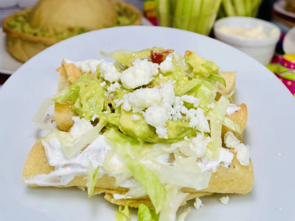 Tacos dorados de pollo