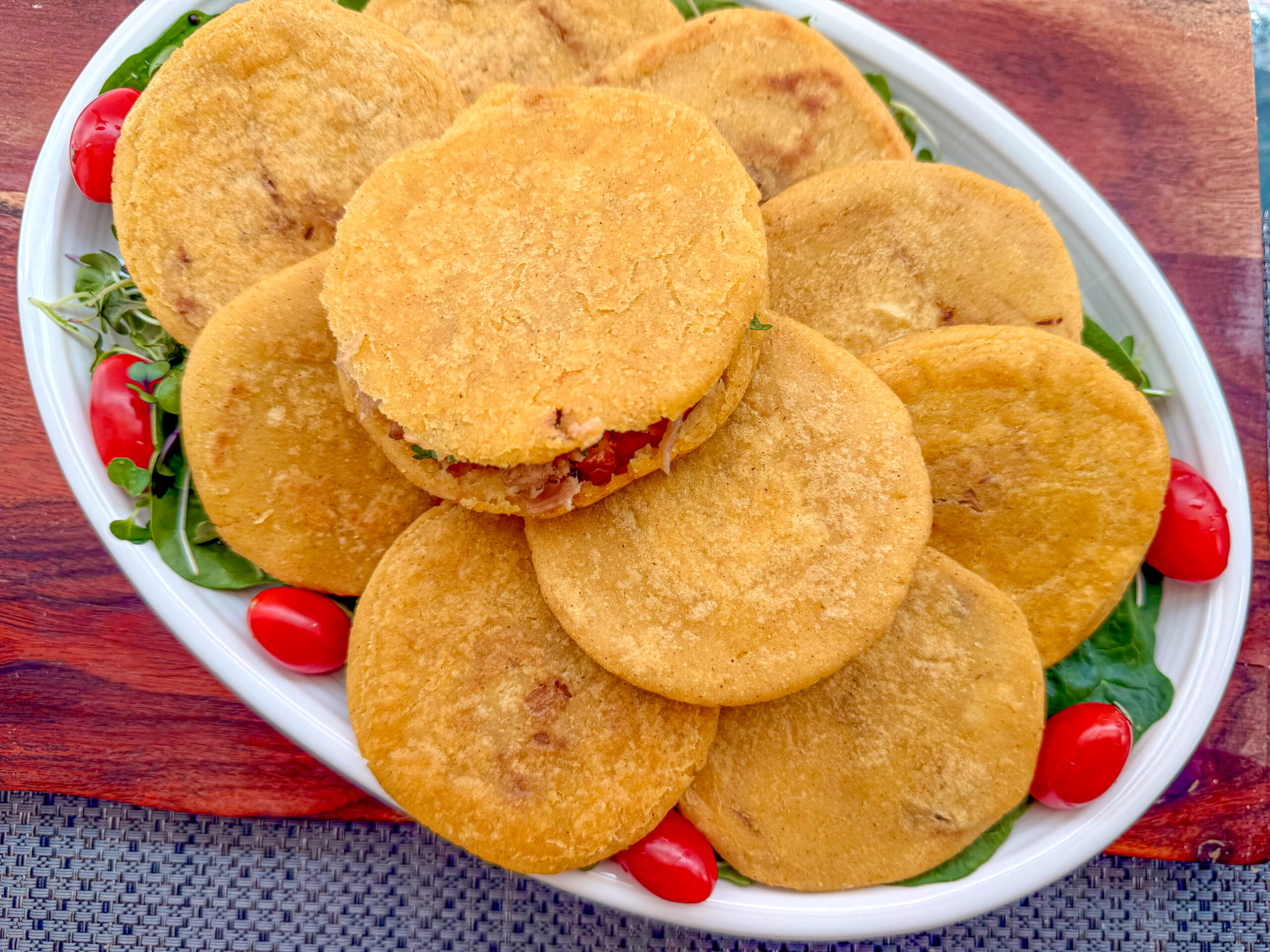Gorditas de carnitas y frijoles